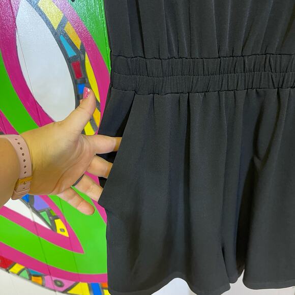 Vince Camuto, Black Romper with pockets. Size XS. In excellent condition! - Picture 3 of 7